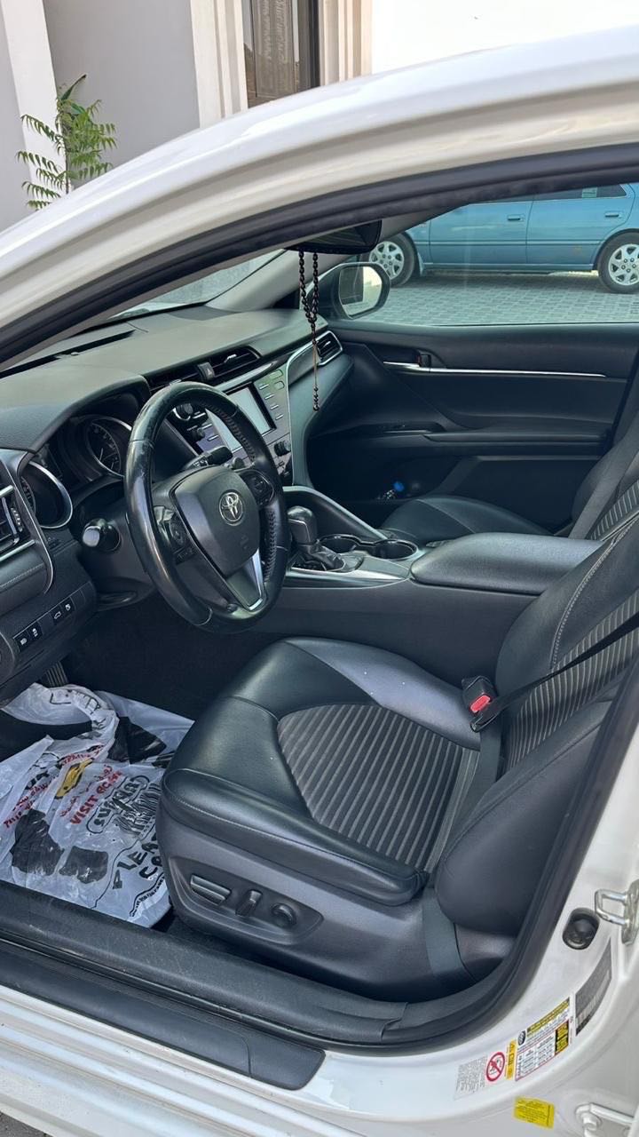 Car Image 2018 TOYOTA CAMRY SE