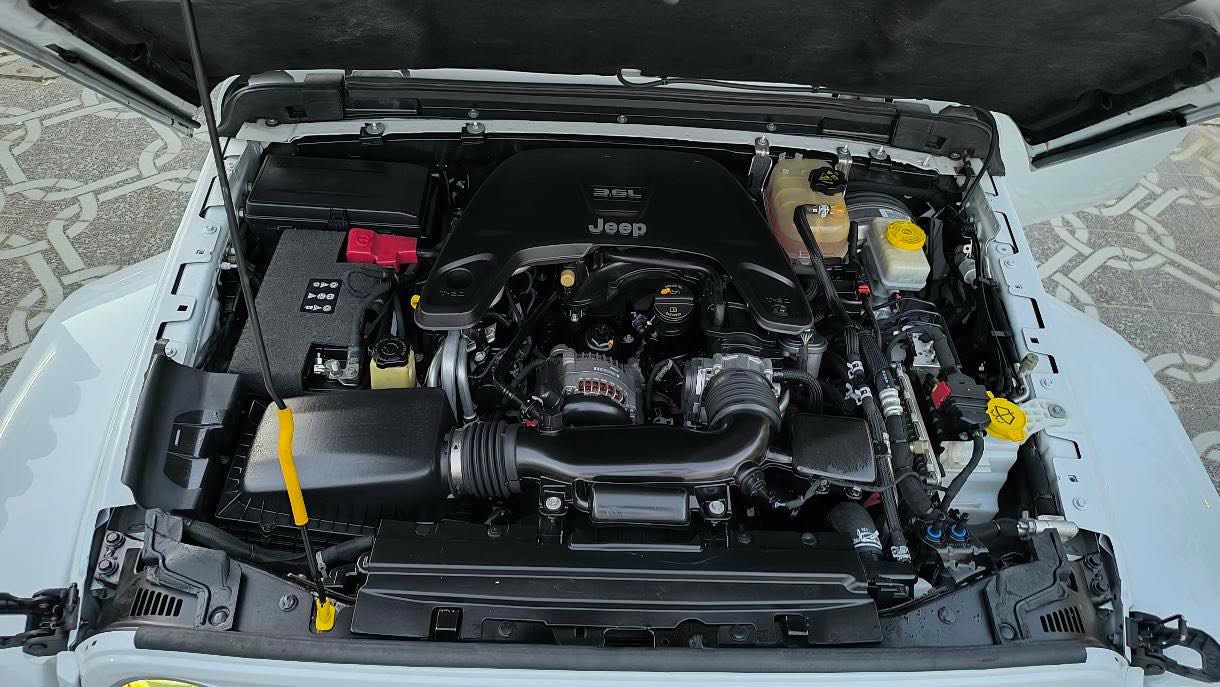 Car Image 2018 JEEP WRANGLER SAHARA