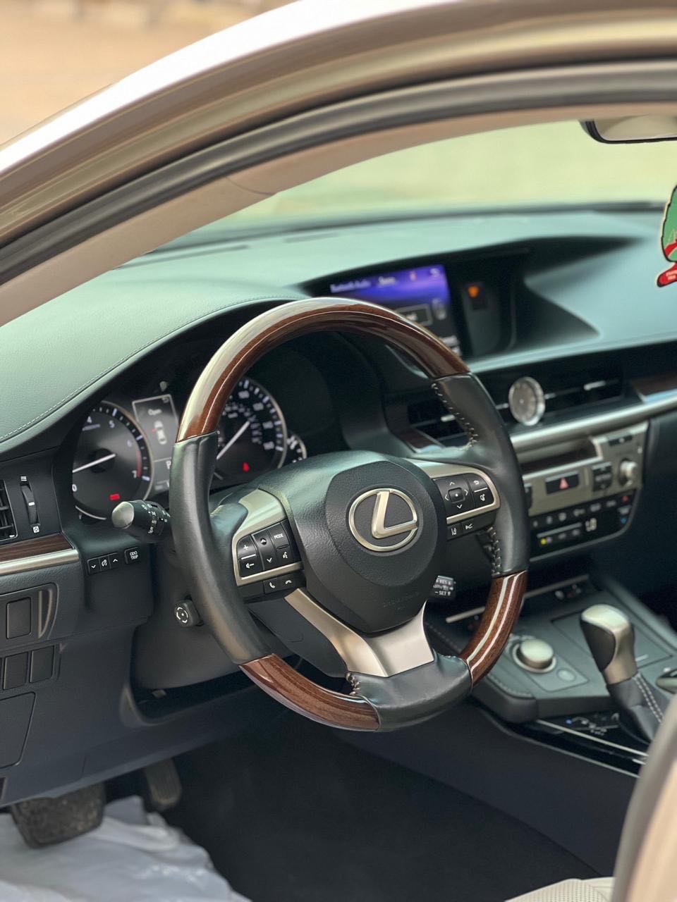 Car Image 2017 LEXUS ES 350