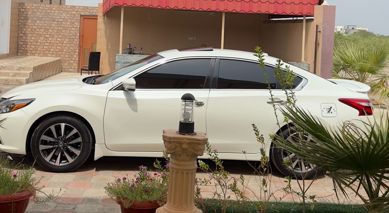 Car Image 2017 NISSAN ALTIMA SL