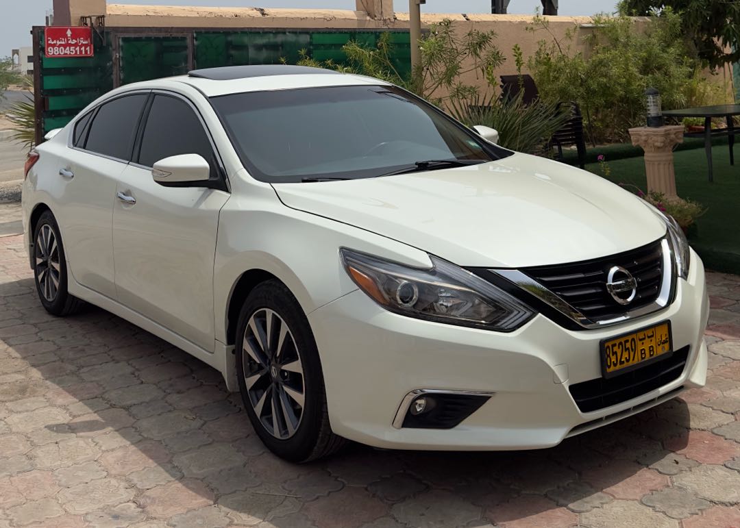 Car Image 2017 NISSAN ALTIMA SL