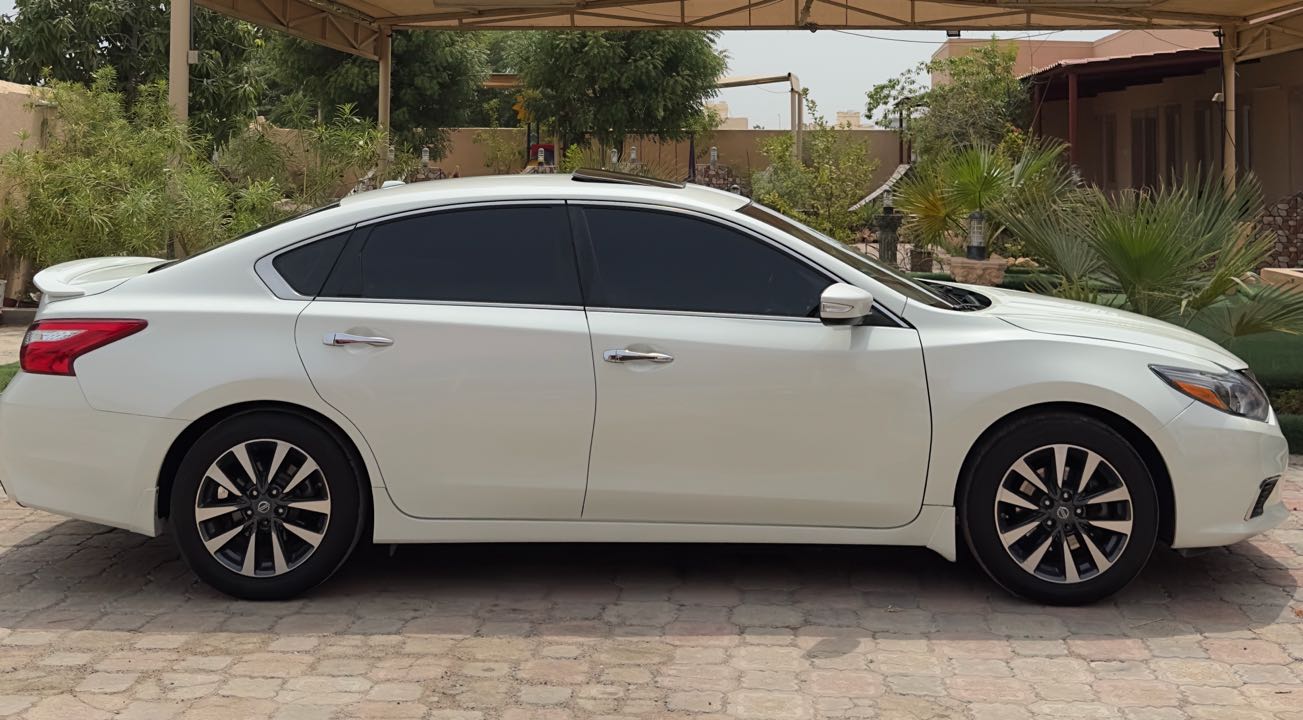 Car Image 2017 NISSAN ALTIMA SL