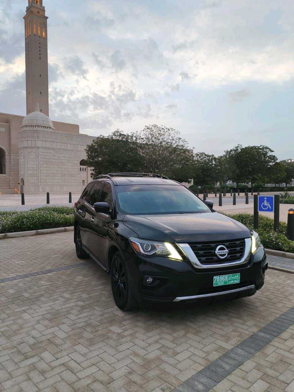 Car Image 2018 NISSAN PATHFINDER SL
