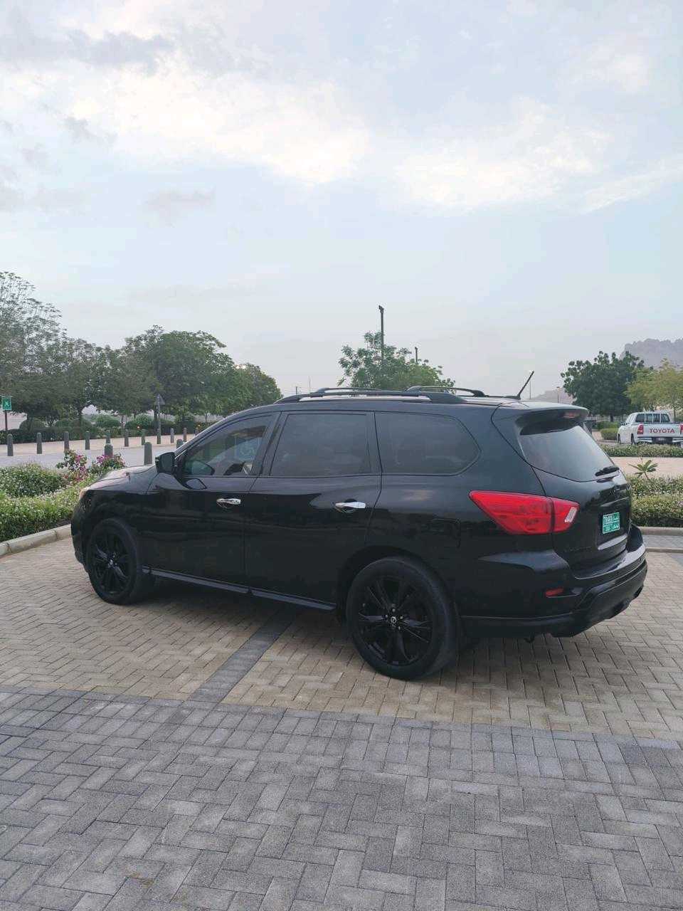 Car Image 2018 NISSAN PATHFINDER SL
