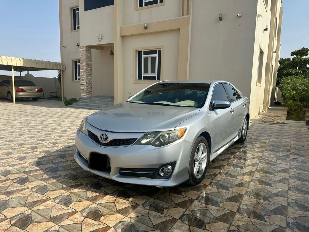 Car Image 2014 TOYOTA CAMRY SE