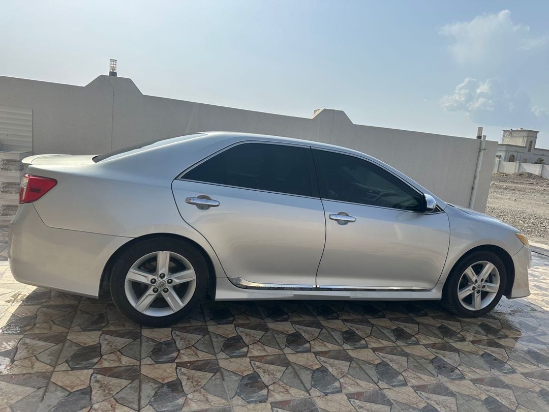 Car Image 2014 TOYOTA CAMRY SE