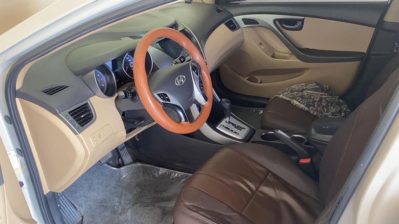 Car Image 2012 HYUNDAI ELANTRA SE
