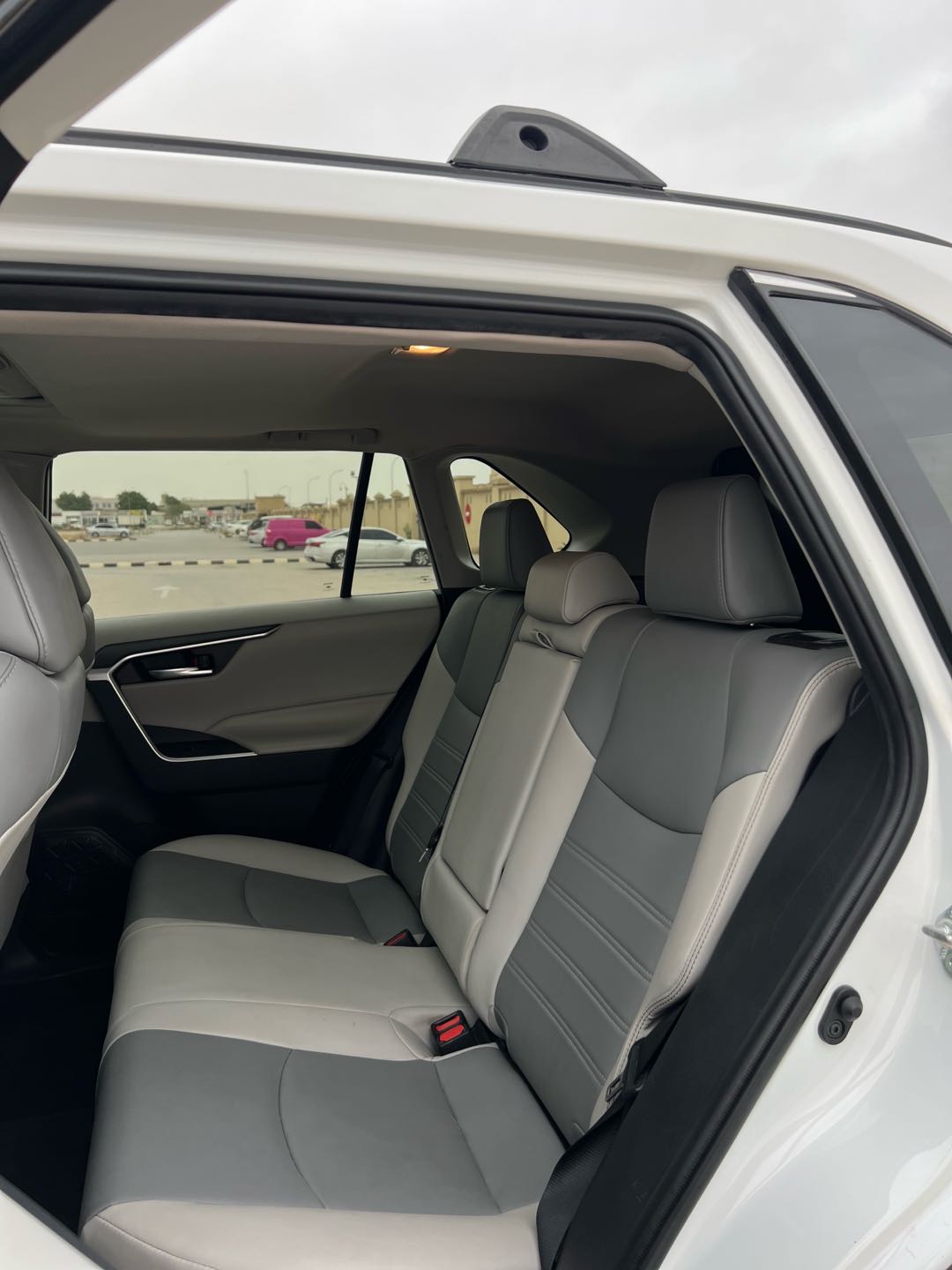 Car Image 2019 TOYOTA RAV4 XLE