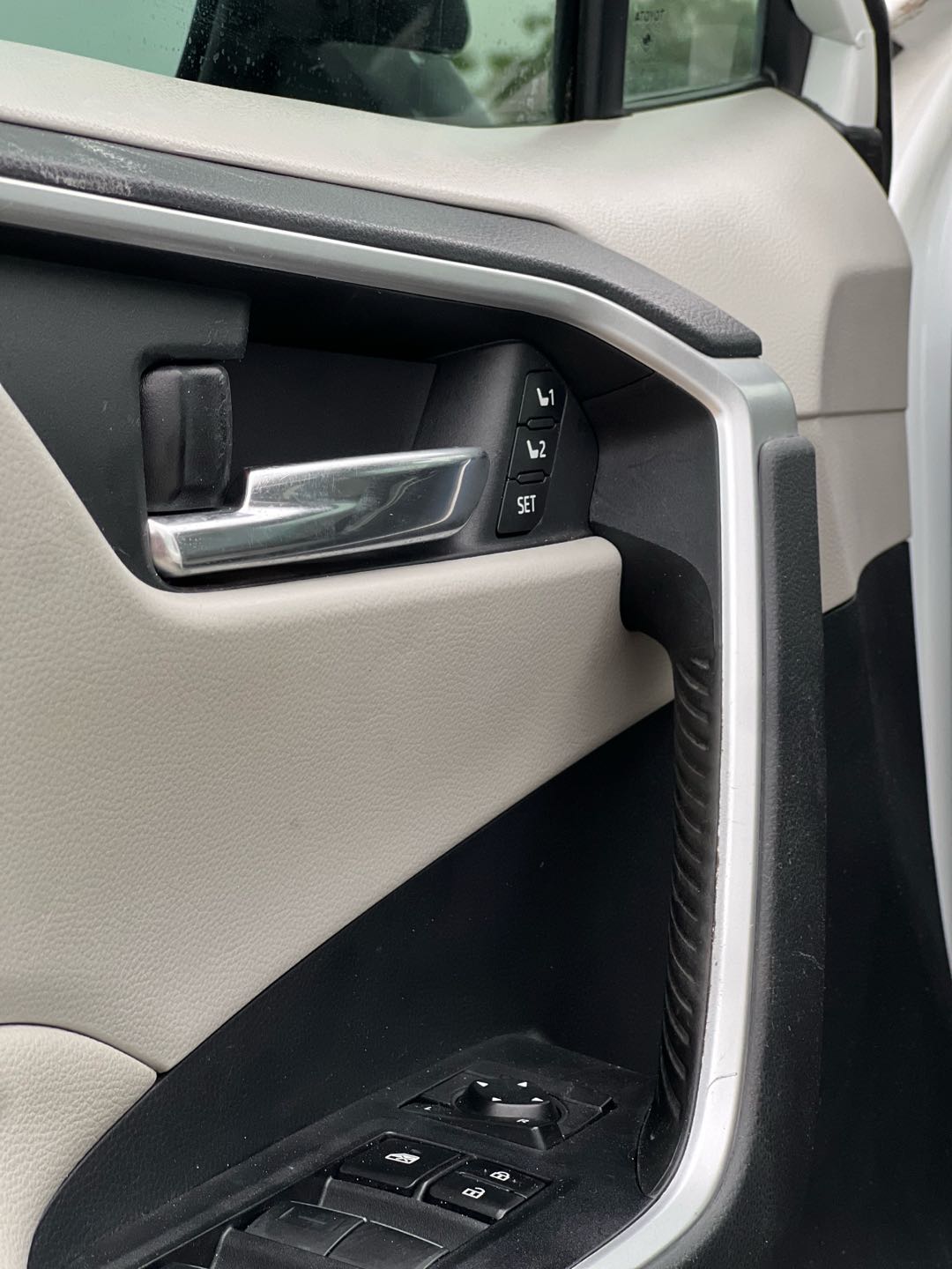 Car Image 2019 TOYOTA RAV4 XLE