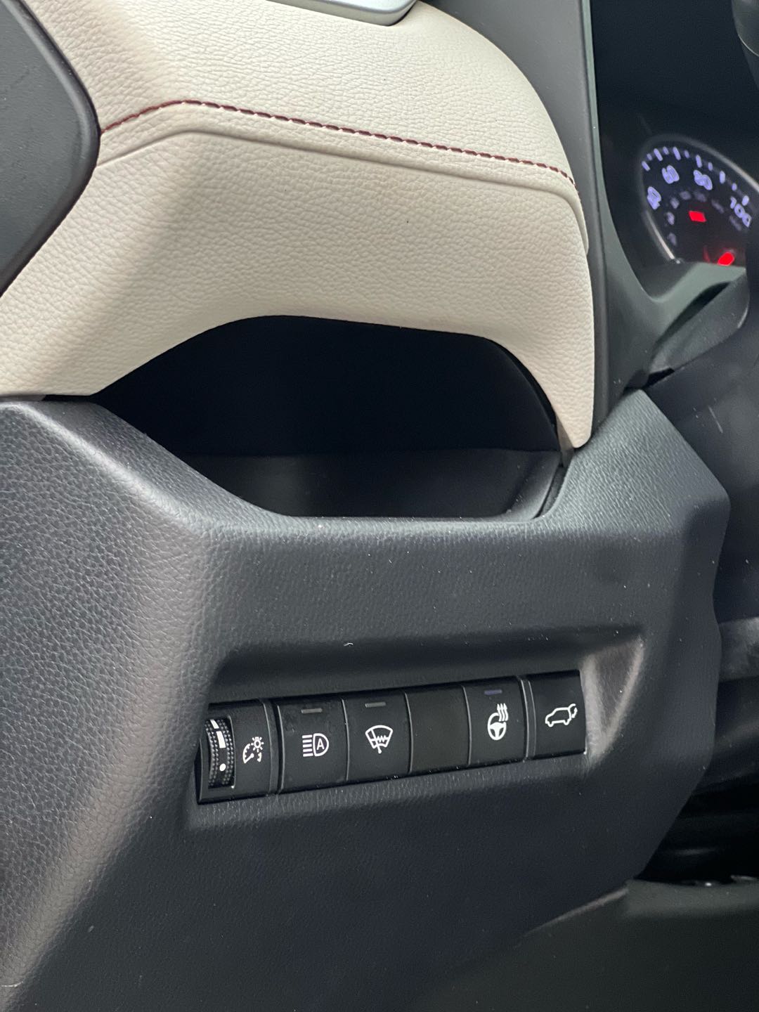 Car Image 2019 TOYOTA RAV4 XLE