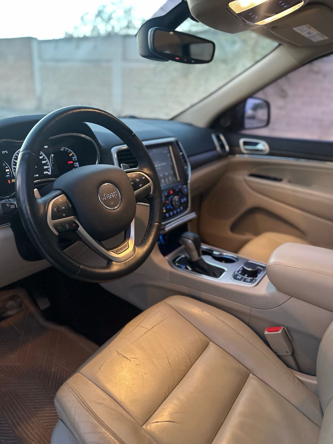 Car Image 2017 JEEP GRAND CHEROKEE 