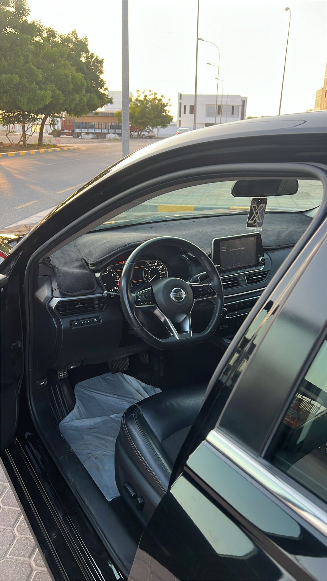 Car Image 2020 NISSAN ALTIMA SR