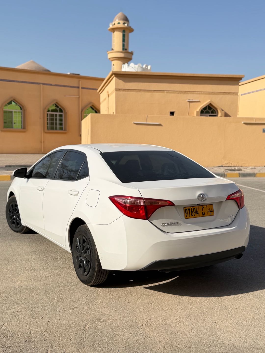 Car Image 2019 TOYOTA COROLLA LE