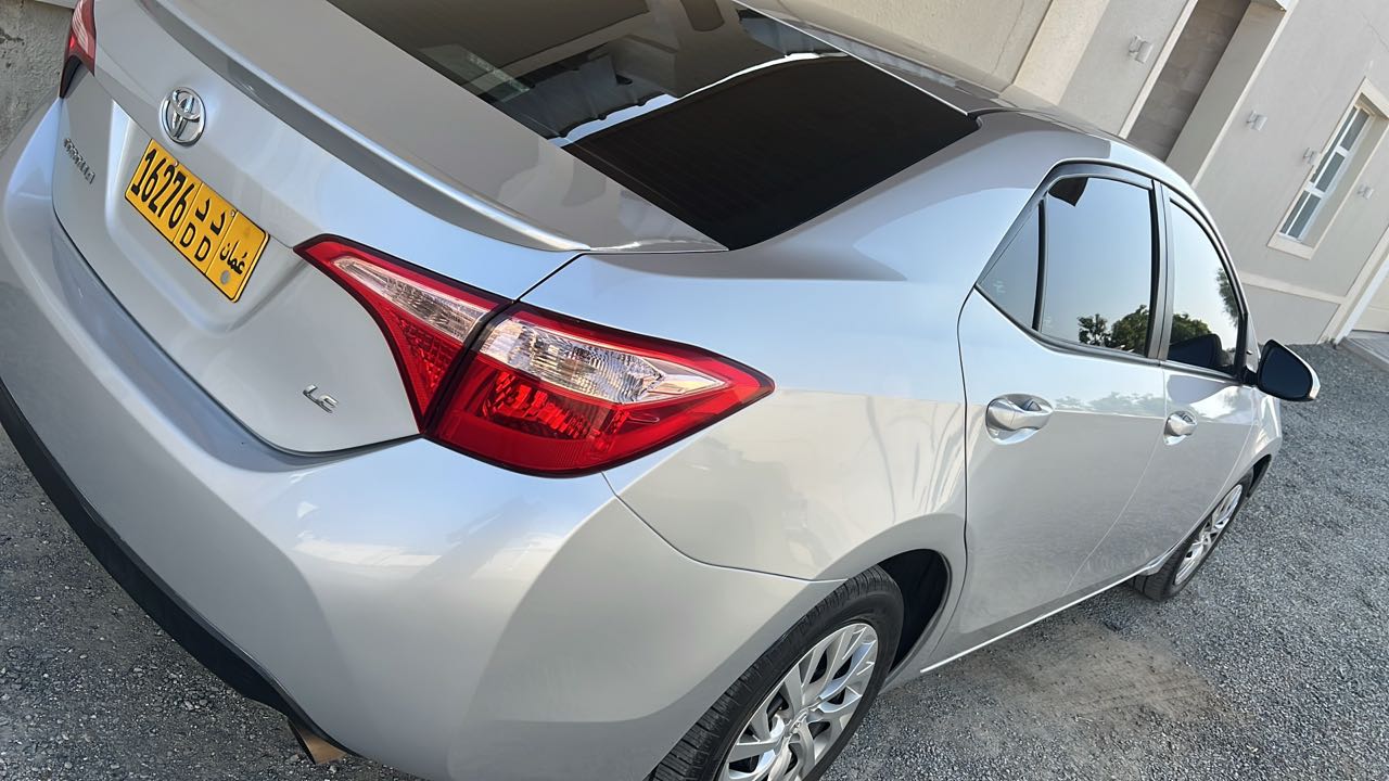 Car Image 2018 TOYOTA COROLLA LE