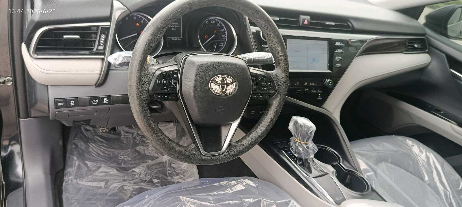 Car Image 2019 TOYOTA CAMRY LE