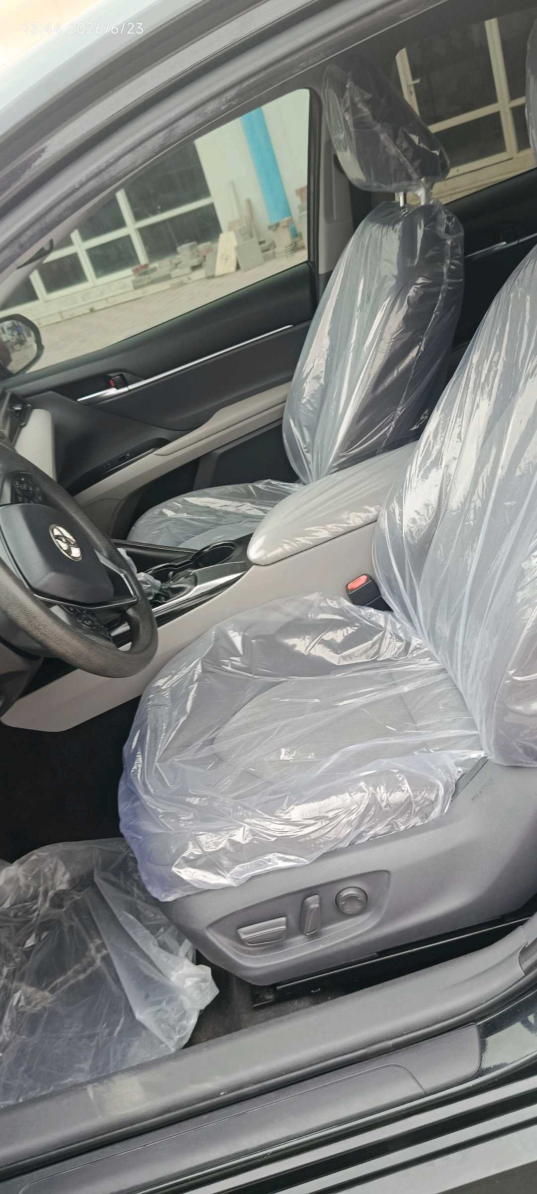 Car Image 2019 TOYOTA CAMRY LE