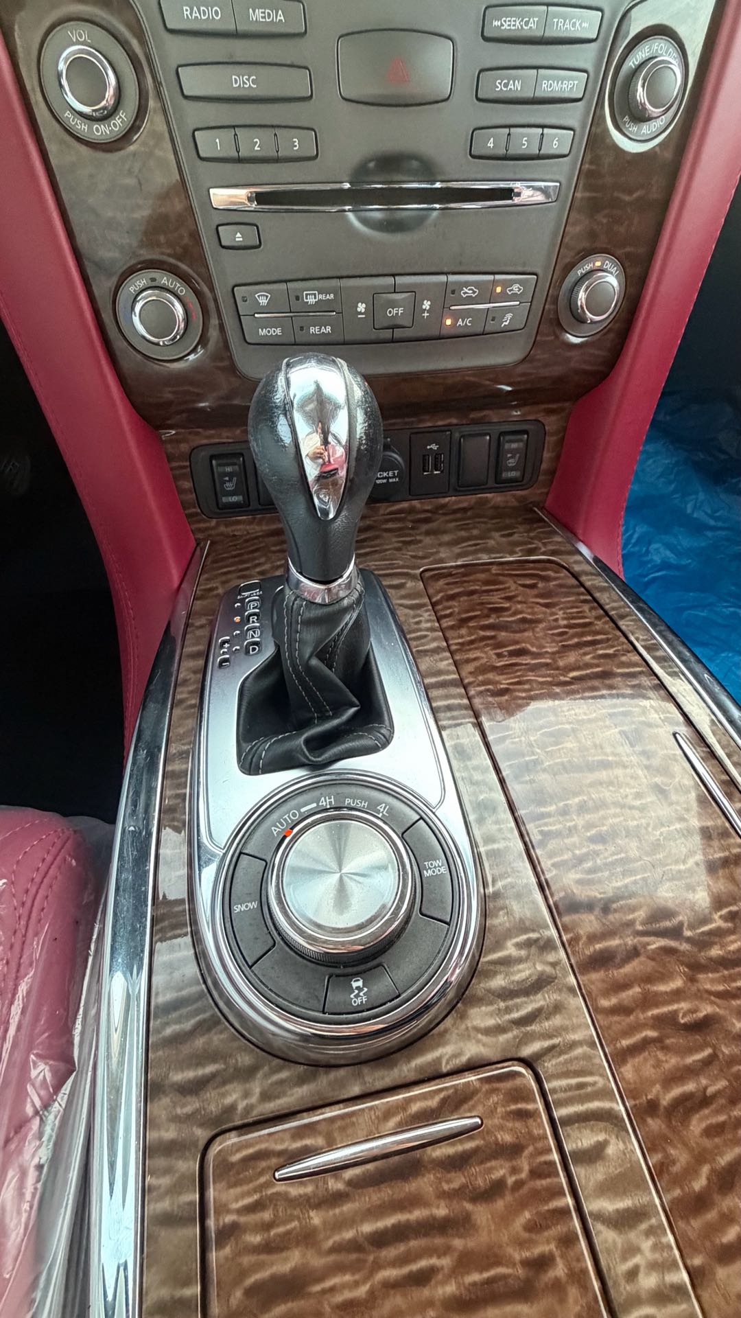 Car Image 2019 NISSAN ARMADA 