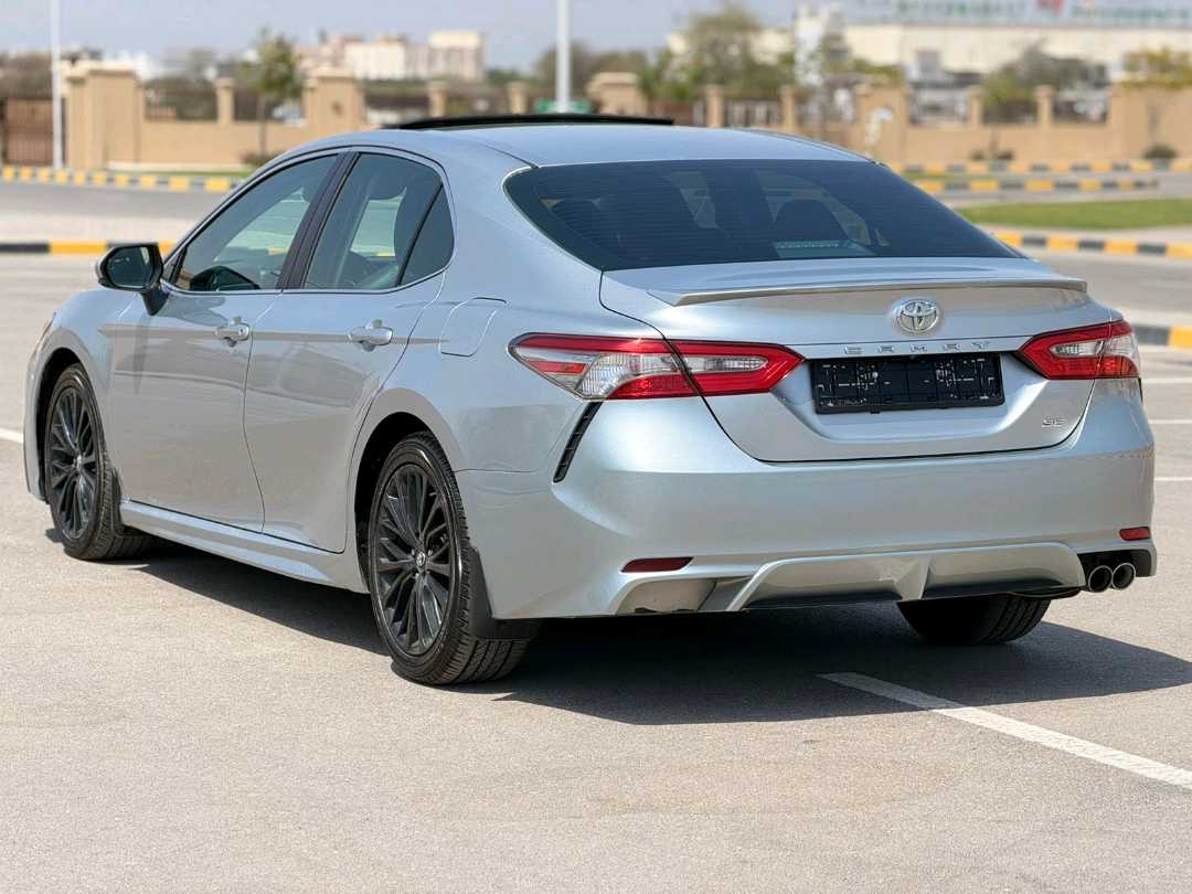 Car Image 2018 TOYOTA CAMRY SE
