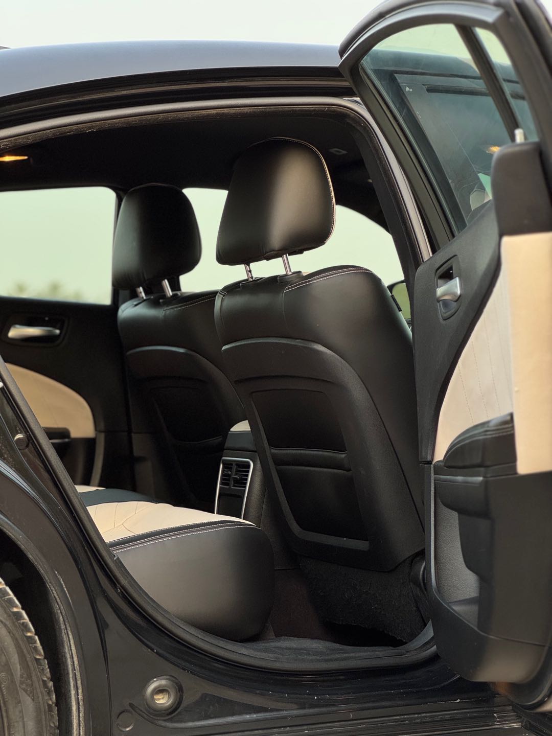 Car Image 2018 DODGE CHARGER R/T