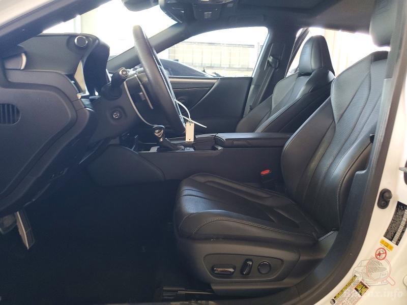 Car Image 2019 LEXUS ES