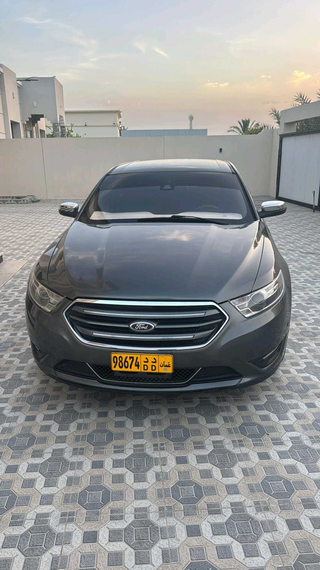 Car Image 2018 FORD TAURUS Limited