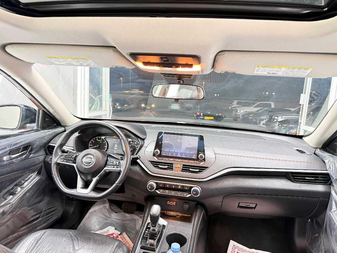 Car Image 2020 NISSAN ALTIMA SR