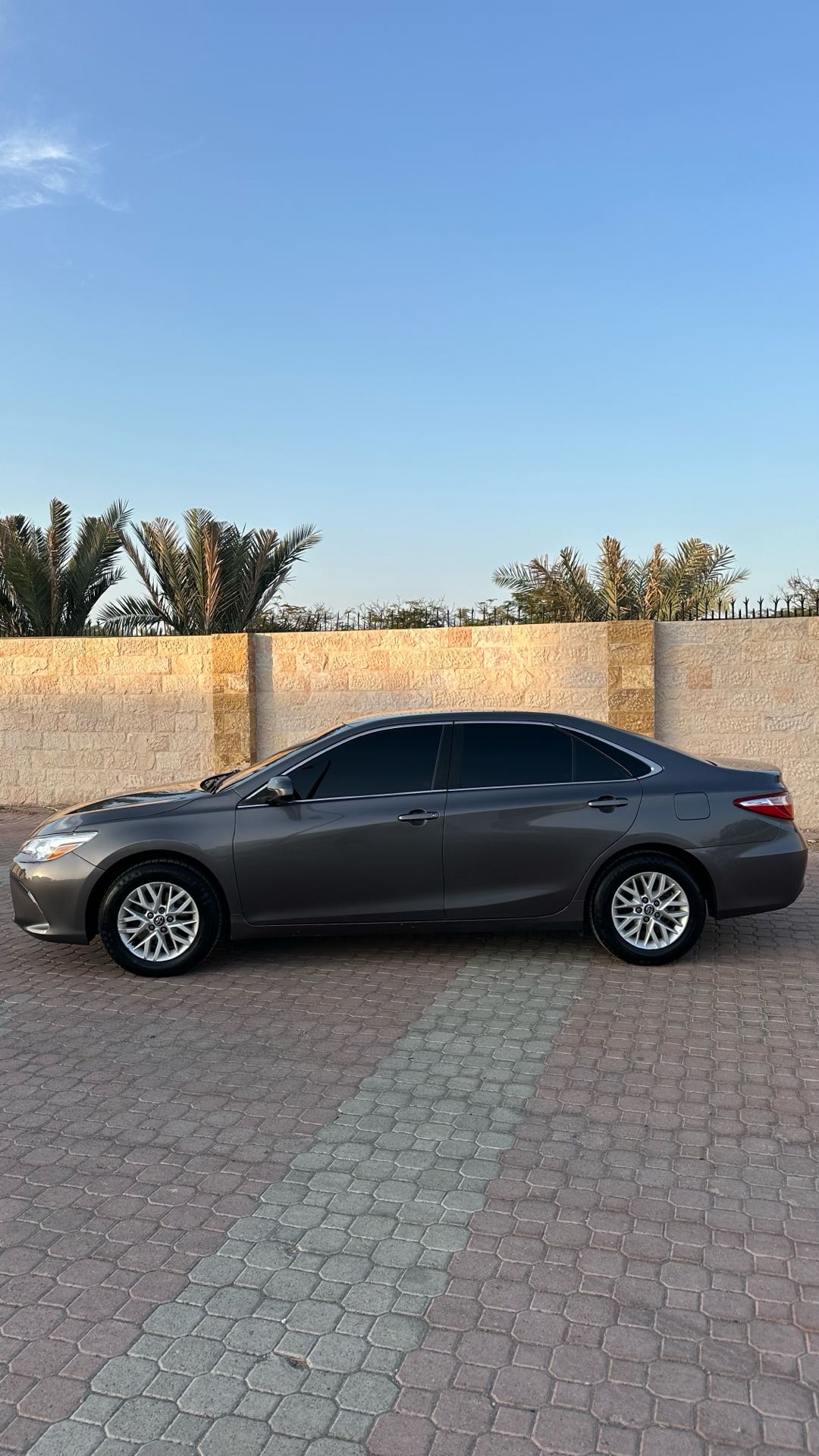 Car Image 2017 TOYOTA CAMRY LE