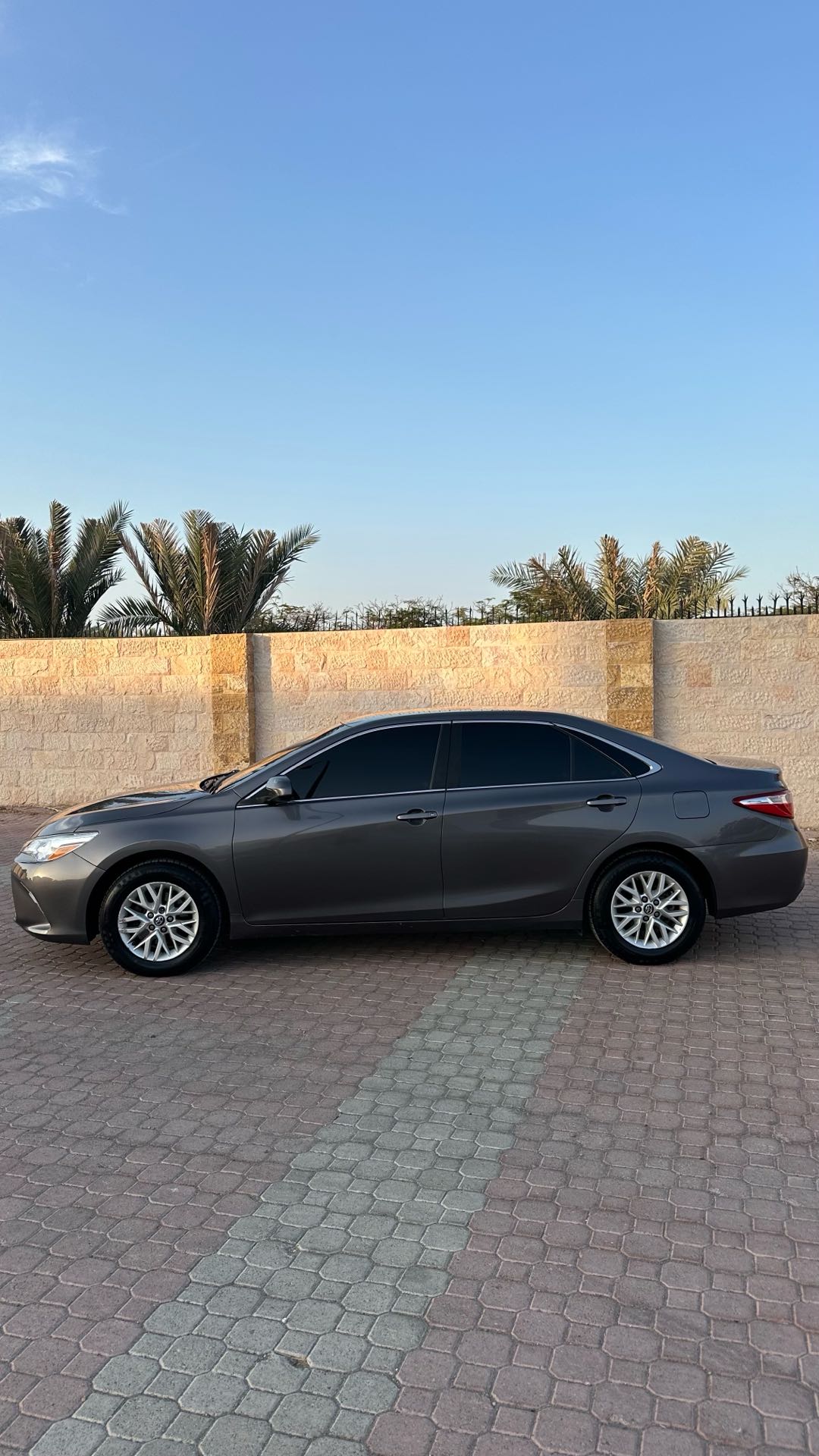 Car Image 2017 TOYOTA CAMRY LE