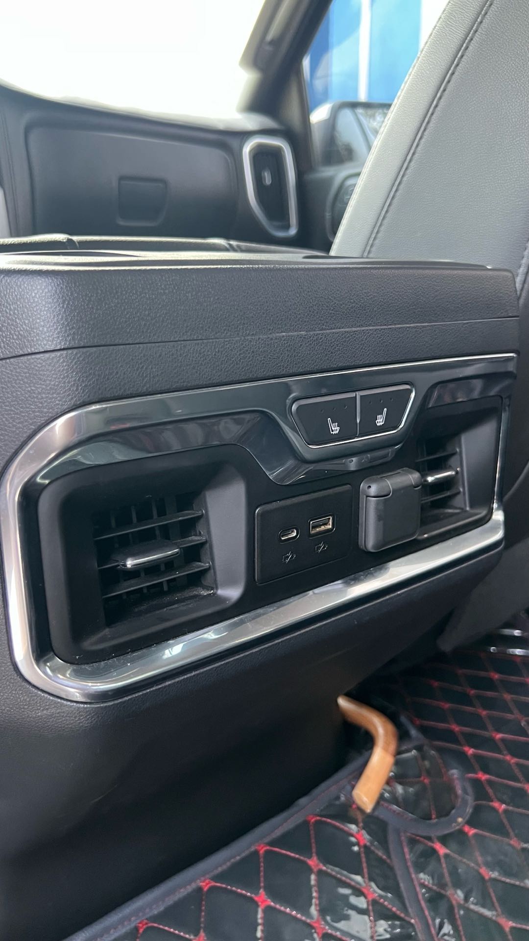 Car Image 2020 GMC SIERRA SLT