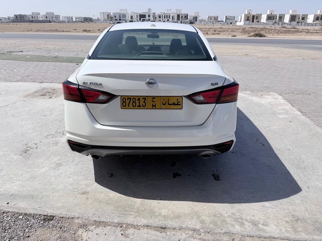 Car Image 2019 NISSAN ALTIMA SR