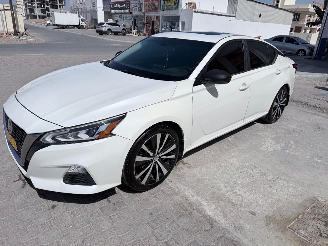 Car Image 2019 NISSAN ALTIMA SR