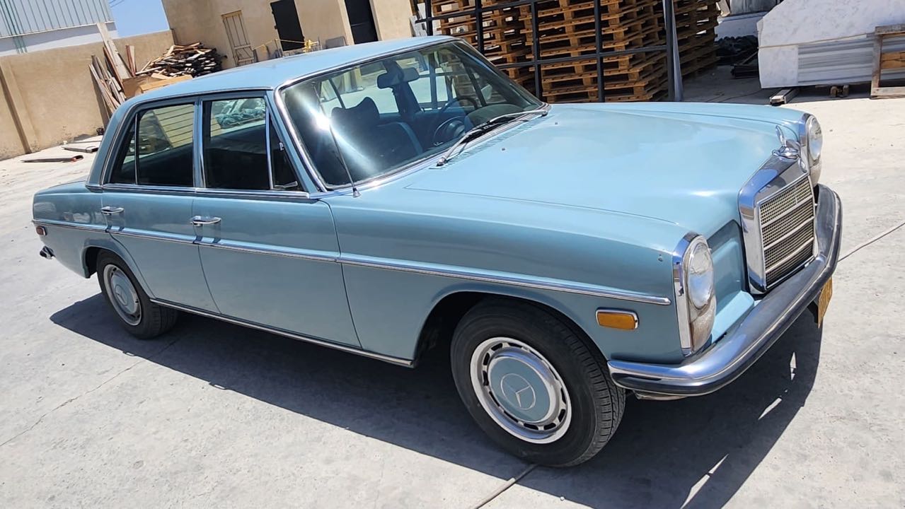 Car Image 1969 MERCEDES E Class 220