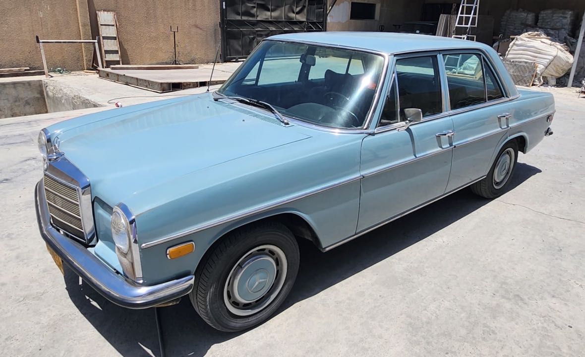 Car Image 1969 MERCEDES E Class 220