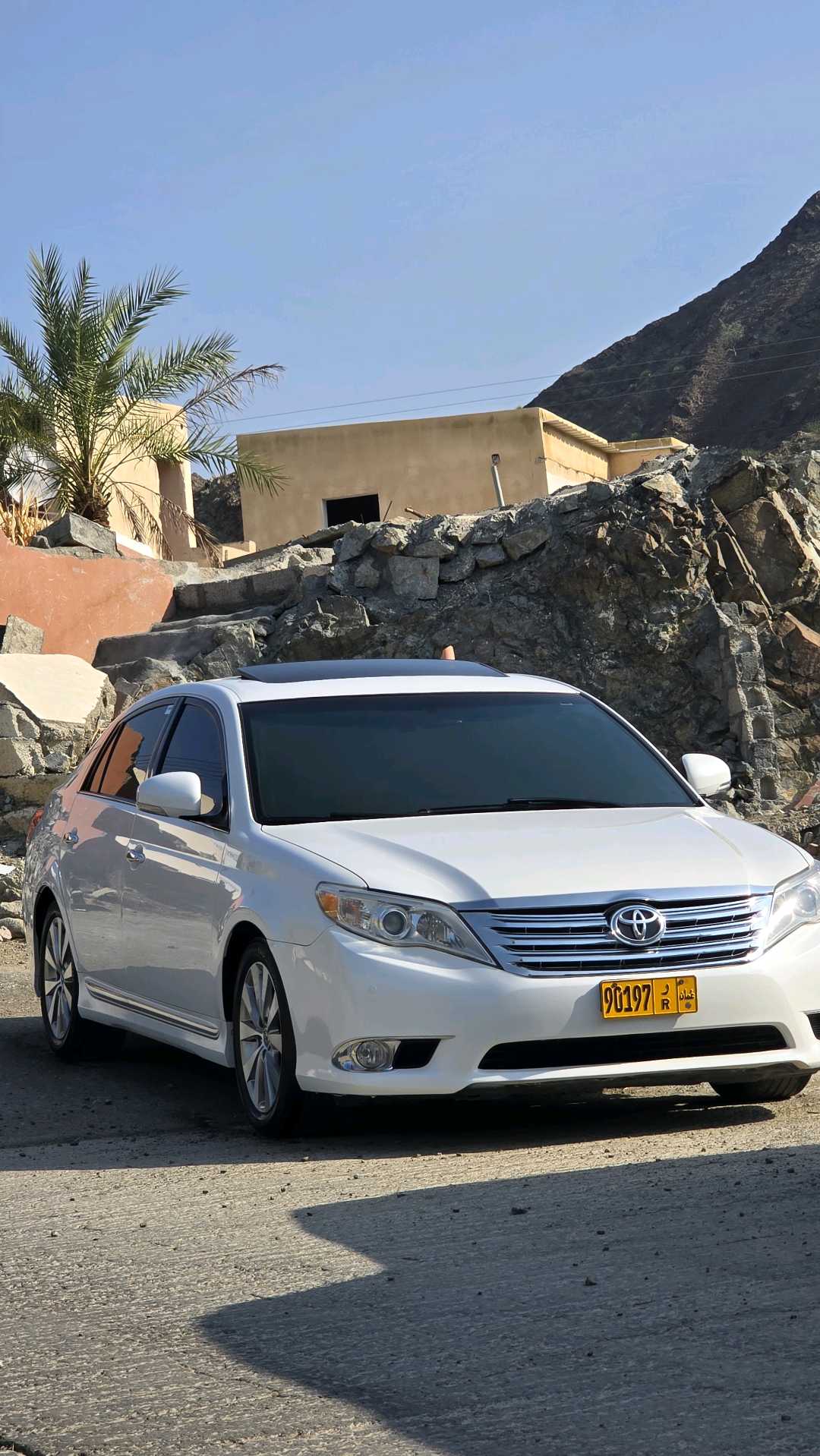 Car Image 2012 TOYOTA AVALON LIMITED