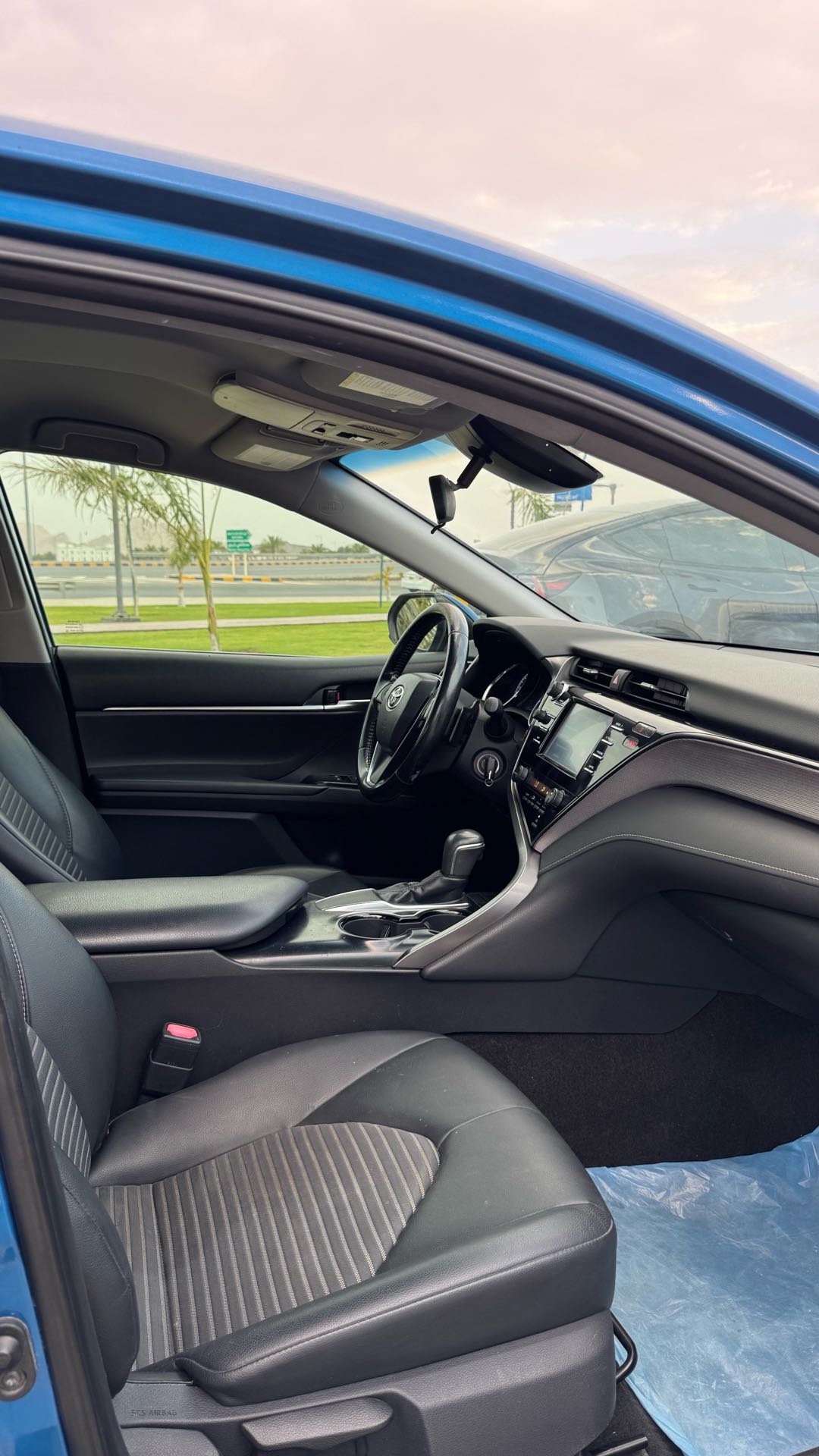 Car Image 2019 TOYOTA CAMRY SE