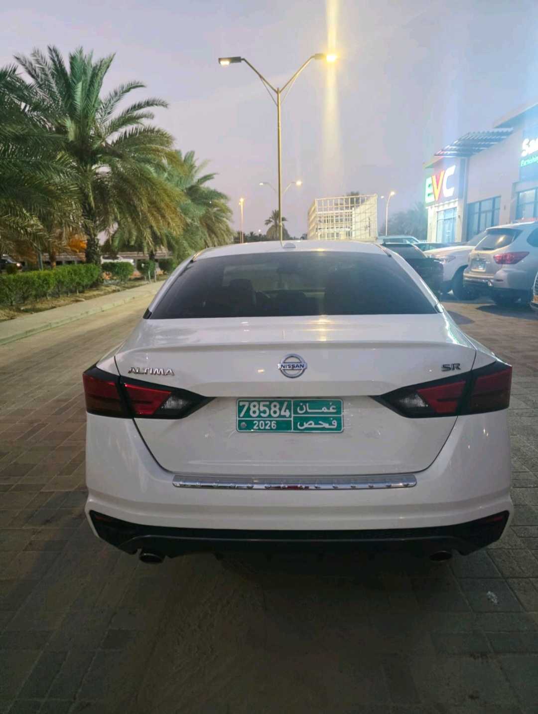 Car Image 2019 NISSAN ALTIMA SR