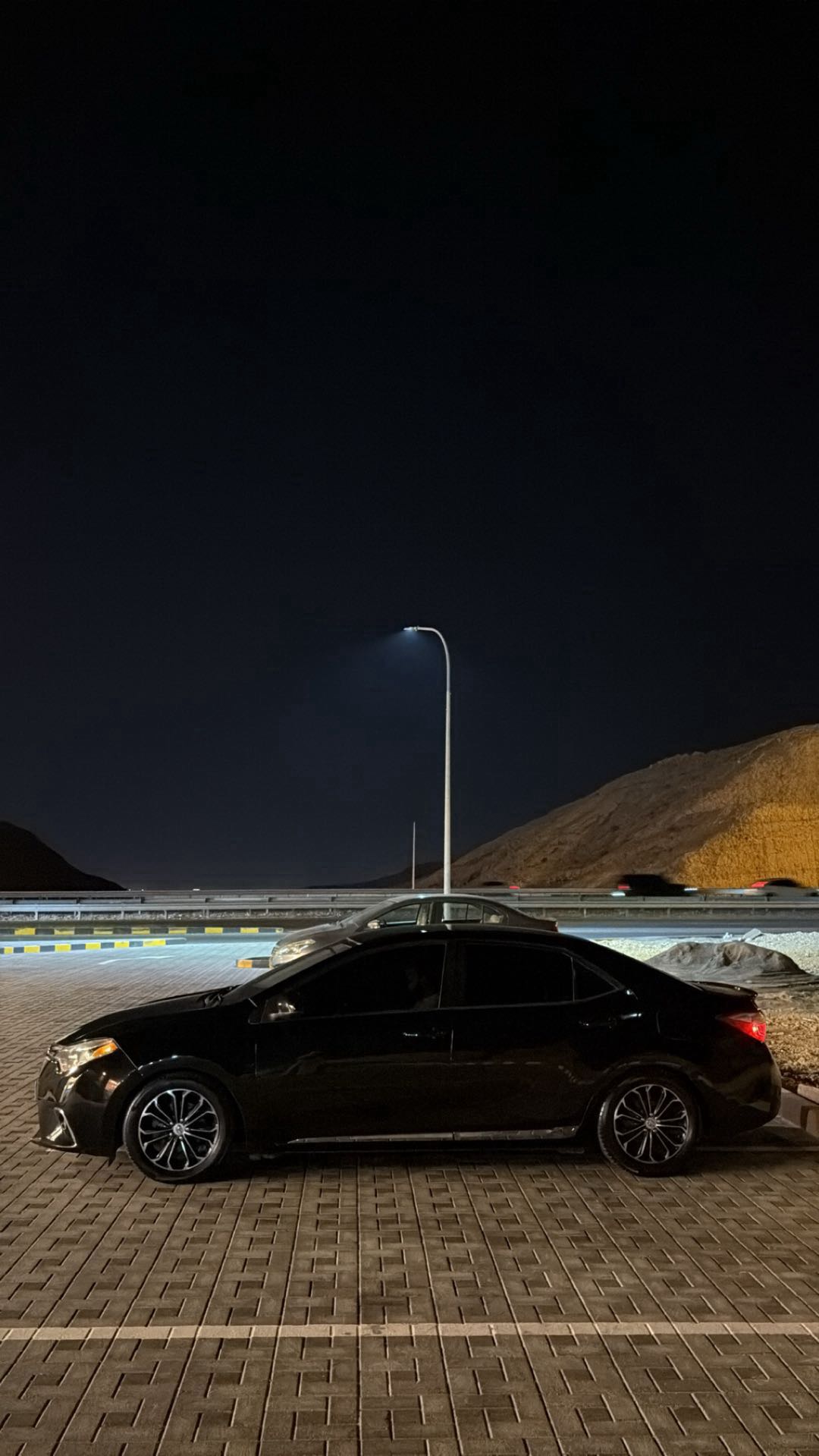 Car Image 2015 TOYOTA COROLLA LE