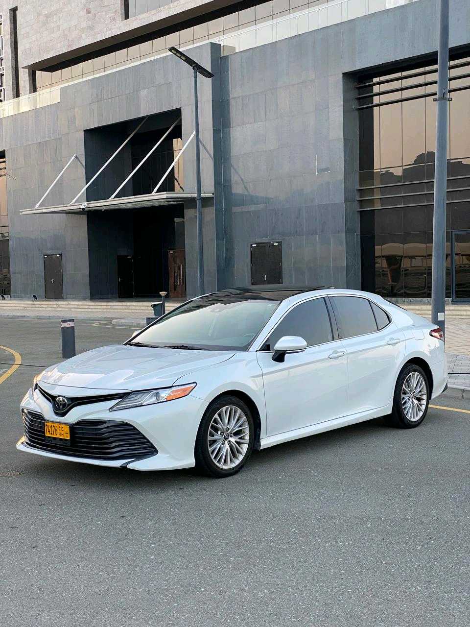 Car Image 2019 TOYOTA CAMRY XLE
