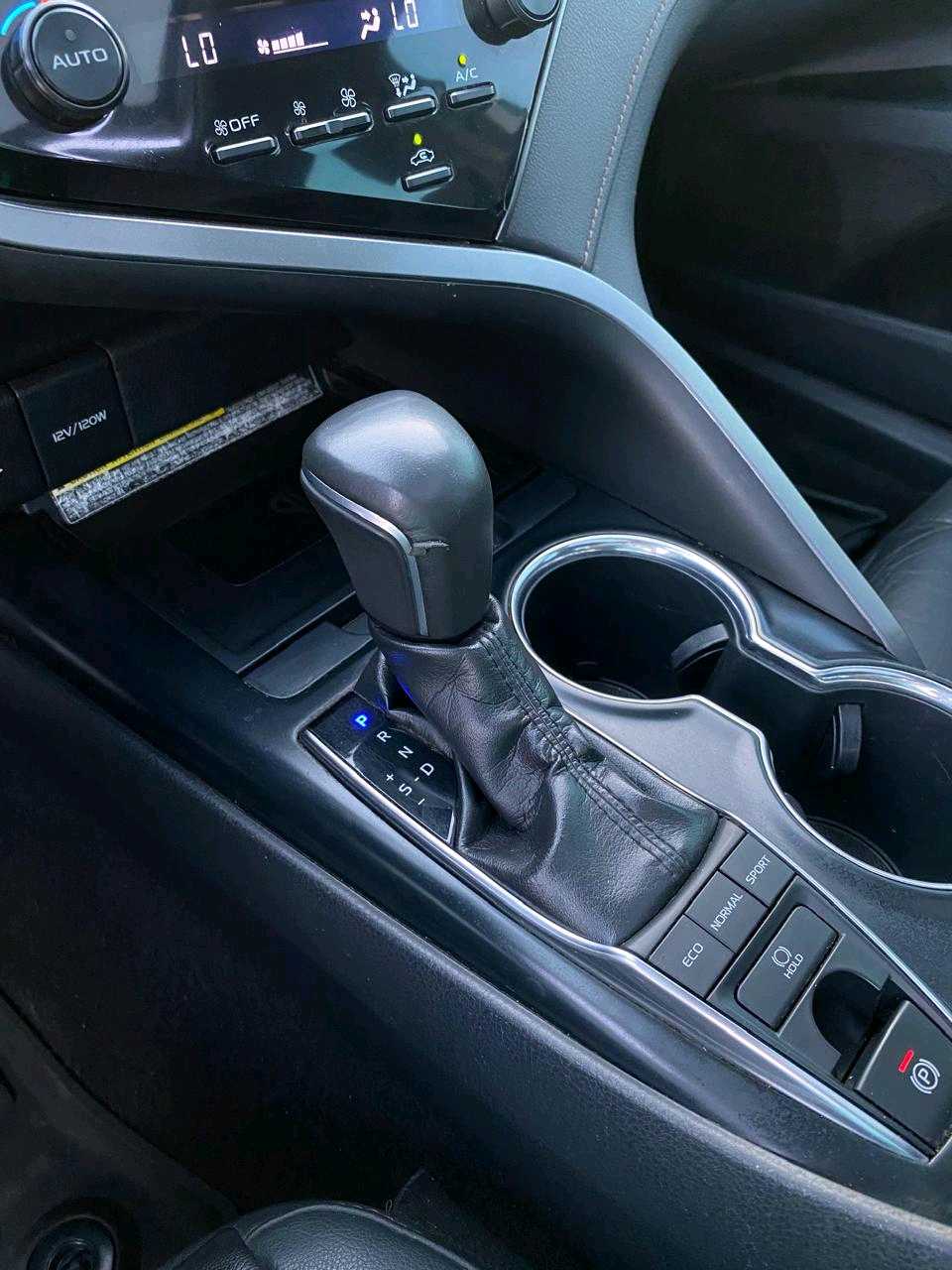 Car Image 2019 TOYOTA CAMRY XLE