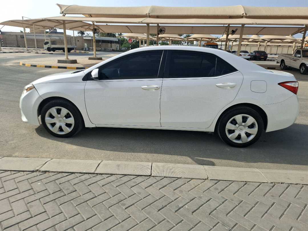 Car Image 2015 TOYOTA COROLLA LE