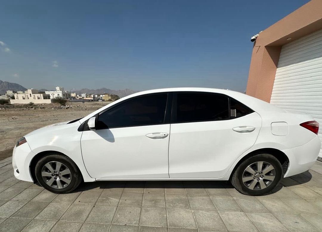 Car Image 2019 TOYOTA COROLLA LE