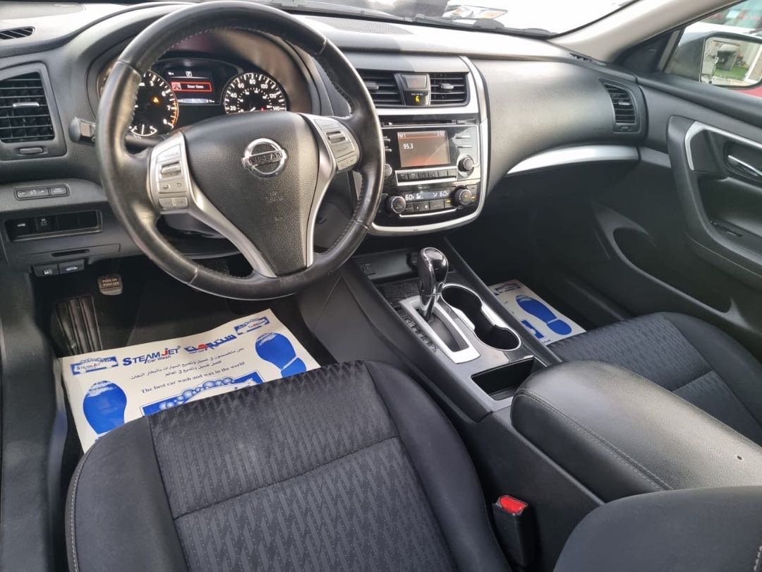 Car Image 2018 NISSAN ALTIMA SV