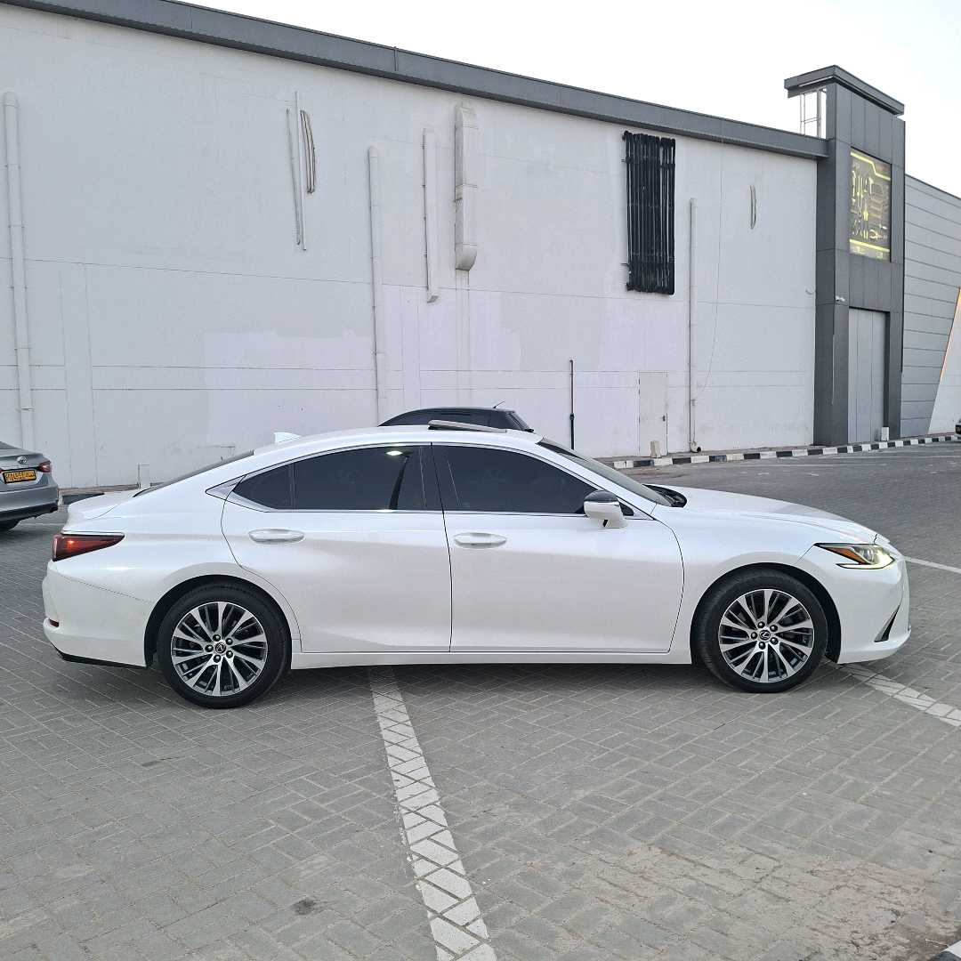 Car Image 2019 LEXUS ES 350