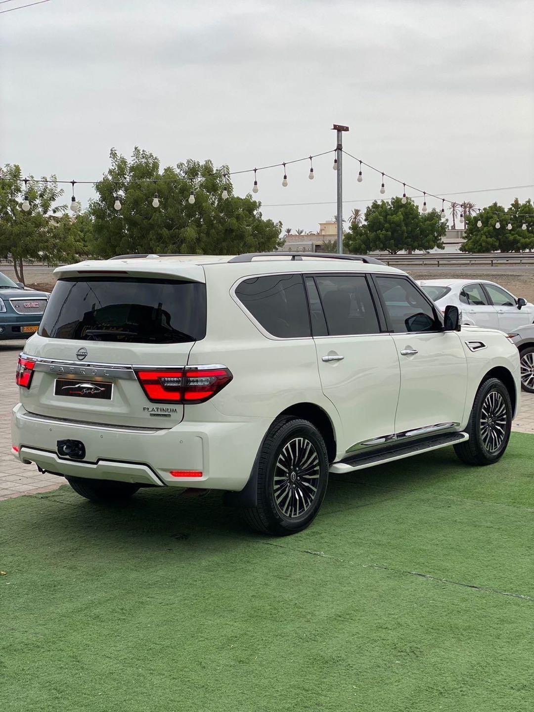 Car Image 2017 NISSAN ARMADA SL