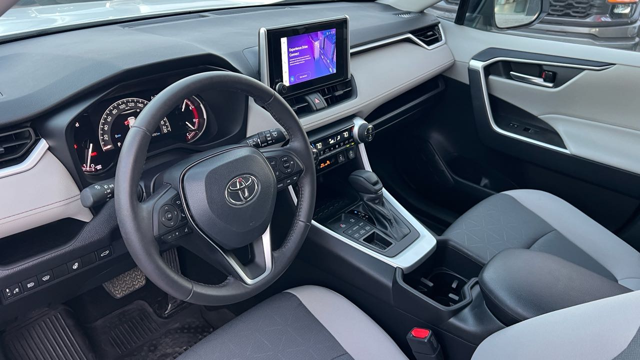 Car Image 2024 TOYOTA RAV4 XLE