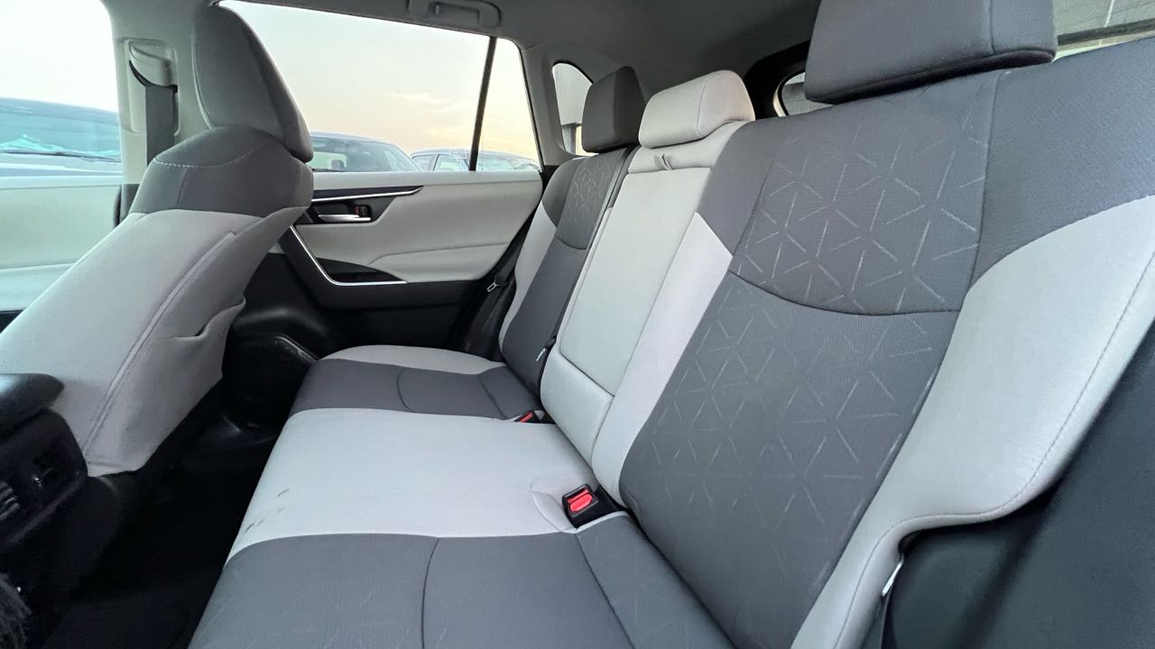 Car Image 2024 TOYOTA RAV4 XLE
