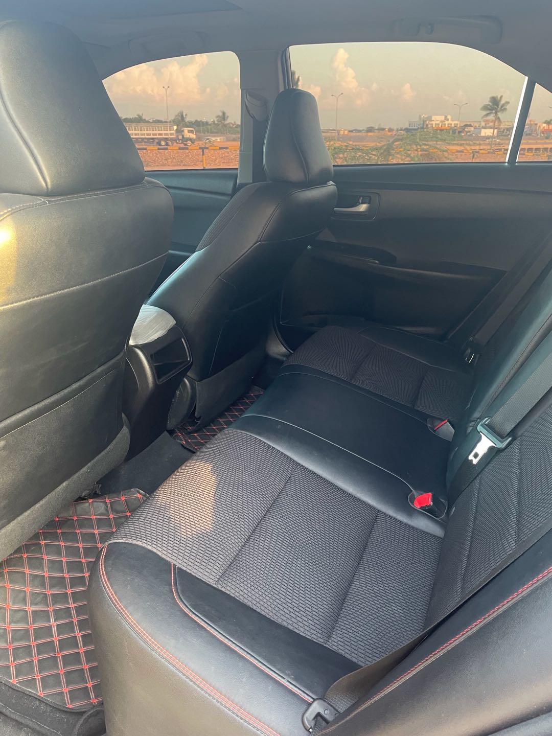 Car Image 2017 TOYOTA CAMRY SE