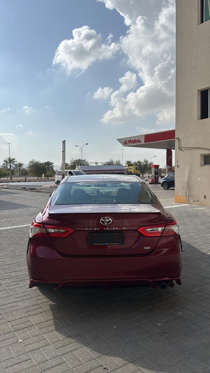 Car Image 2018 TOYOTA CAMRY SE