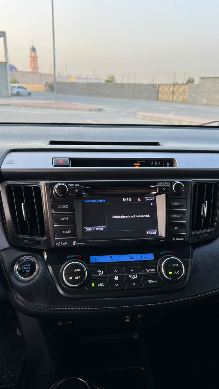 Car Image 2018 TOYOTA RAV4 XLE
