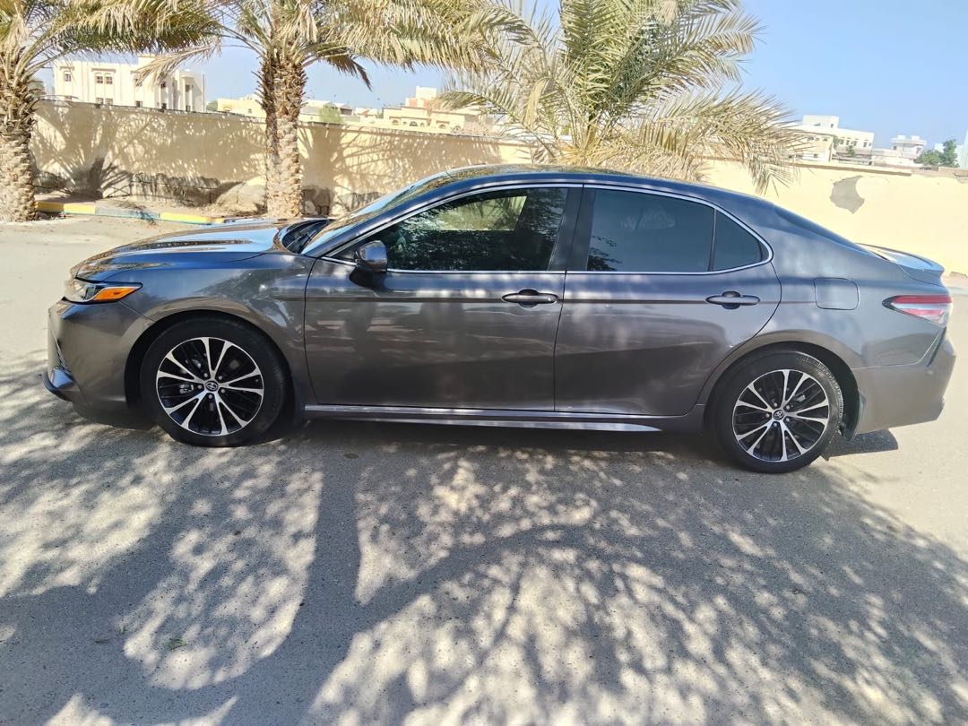 Car Image 2018 TOYOTA CAMRY SE